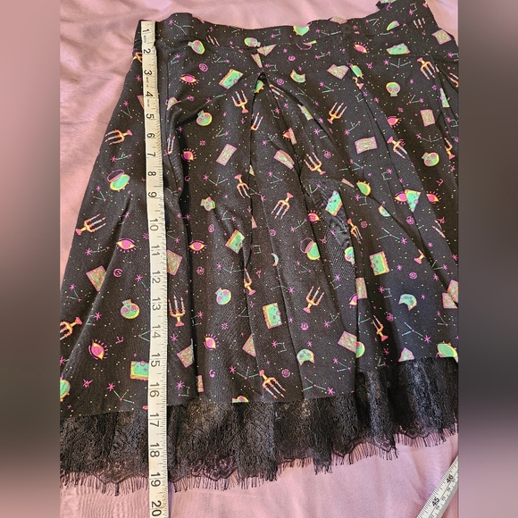 Disney Parks Her Universe Hocus Pocus Pleated Lace Aline Skirt Size Small-Black - Picture 10 of 10